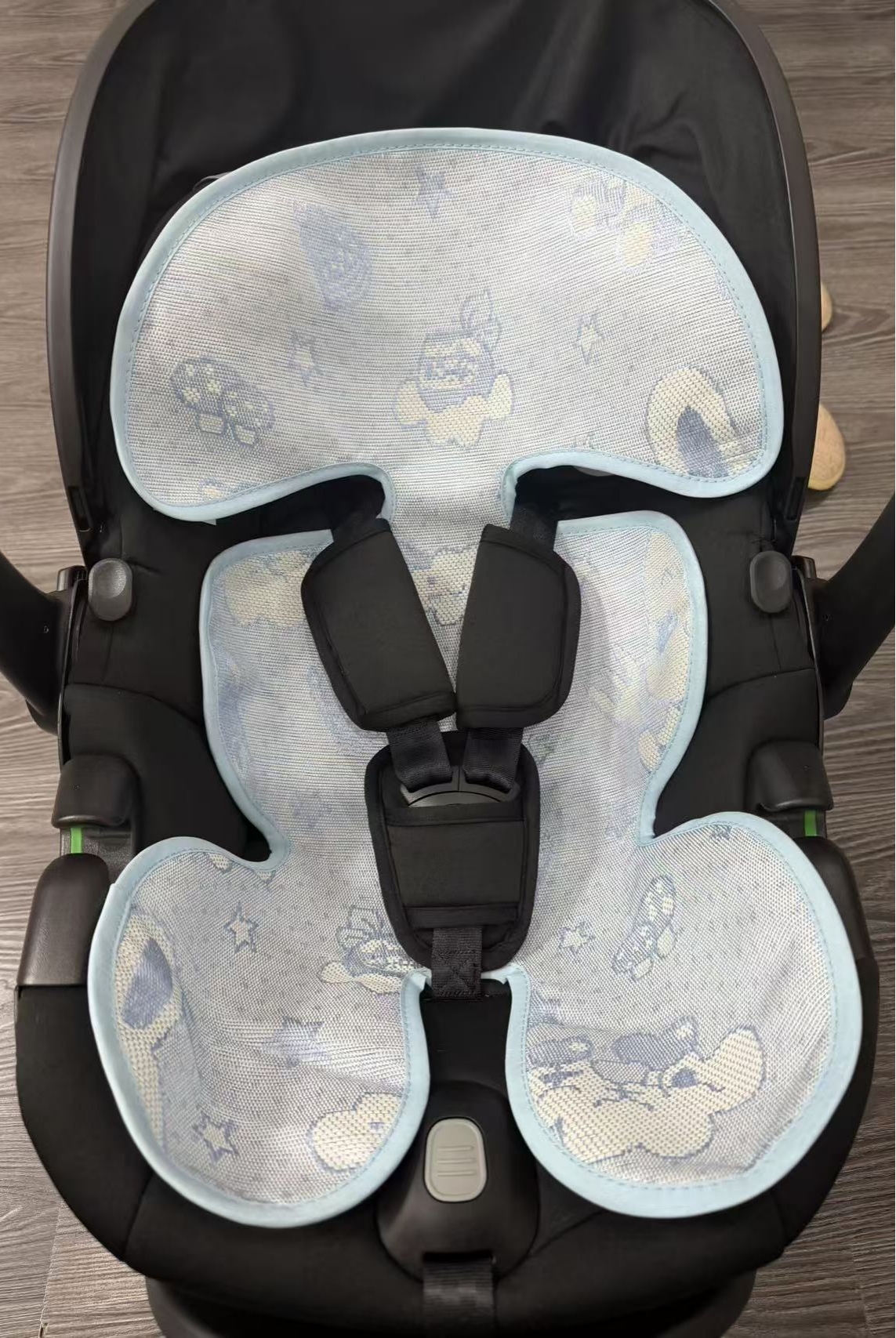 Sicherheit von Autositzen im Sommer: So halten Sie Ihr Baby kühl und sicher